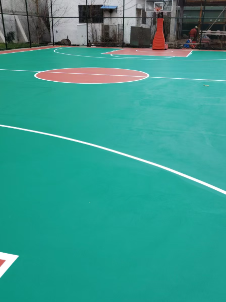 宾川 球场长期使用易出现地面开裂